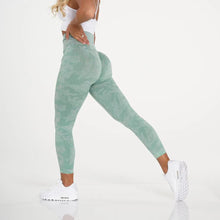 Load image into Gallery viewer, SVANA CAMO SEAMLESS LEGGINGS