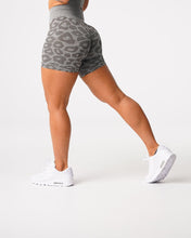 Load image into Gallery viewer, LEOPARD SEAMLESS SHORTS
