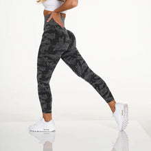 Load image into Gallery viewer, SVANA CAMO SEAMLESS LEGGINGS

