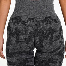Load image into Gallery viewer, SVANA CAMO SEAMLESS LEGGINGS
