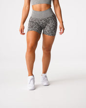Load image into Gallery viewer, LEOPARD SEAMLESS SHORTS
