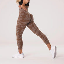 Load image into Gallery viewer, SVANA CAMO SEAMLESS LEGGINGS
