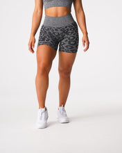 Load image into Gallery viewer, LEOPARD SEAMLESS SHORTS
