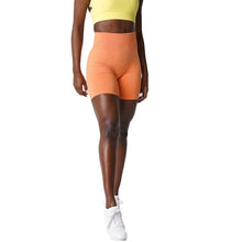 Load image into Gallery viewer, SCRUNCH SEAMLESS SHORTS
