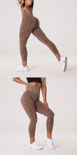 Load image into Gallery viewer, SVANA ZEBRA SEAMLESS LEGGINGS
