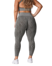 Load image into Gallery viewer, SVANA ZEBRA SEAMLESS LEGGINGS
